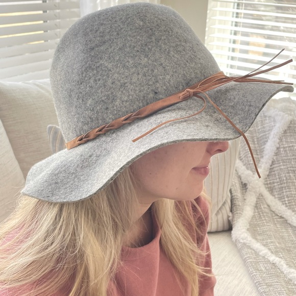 Target Accessories - TARGET Gray Wool Hat With Faux Leather Trim One  Size